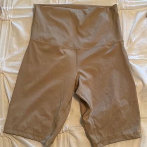 High-waisted biker shorts